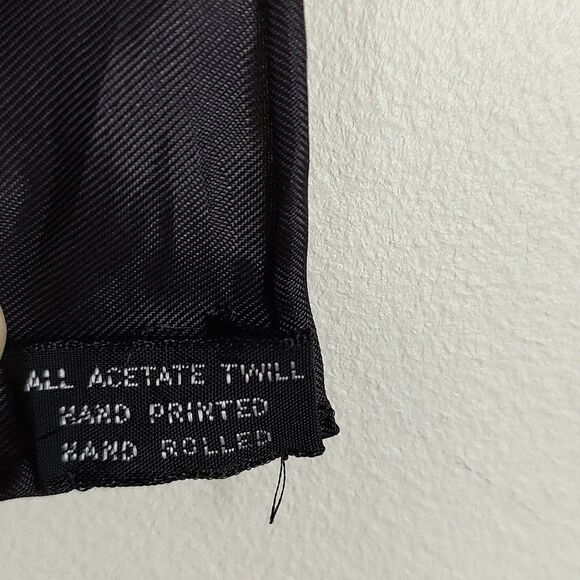 Alberte Geometric Square Scarf Vintage - Picture 3 of 10